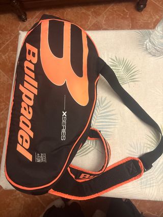 Paletero Bullpadel XSeries Negro Naranja