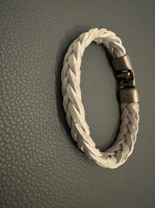 Pulsera artesanal cuero trenzado cierre metal