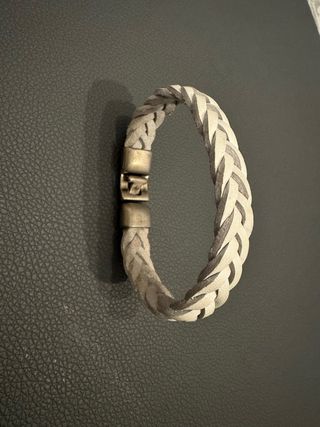 Pulsera artesanal cuero trenzado cierre metal