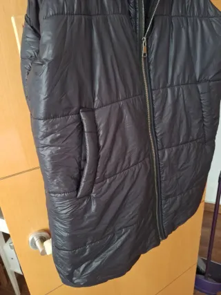 Chaleco acolchado sin mangas marca Di Bye negro