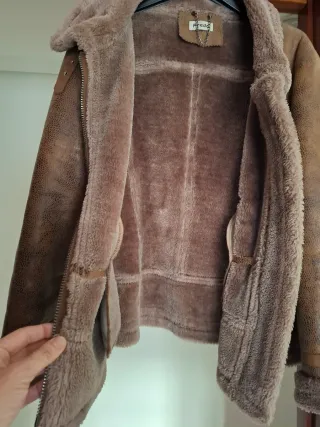 Chaqueta de invierno color nude. Marca Fredo.