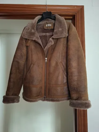 Chaqueta de invierno color nude. Marca Fredo.