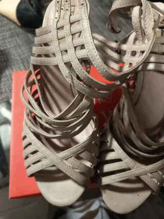 Sandalias de plataforma beige