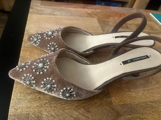 Zapatos Zara Talla 38 Marrones Adornados