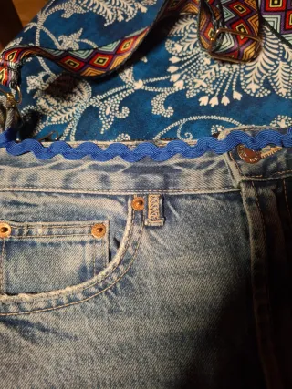 Bolso vaquero con correa multicolor
