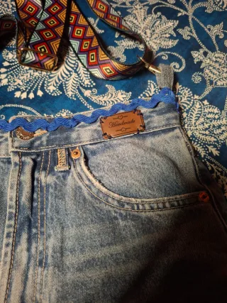 Bolso vaquero con correa multicolor