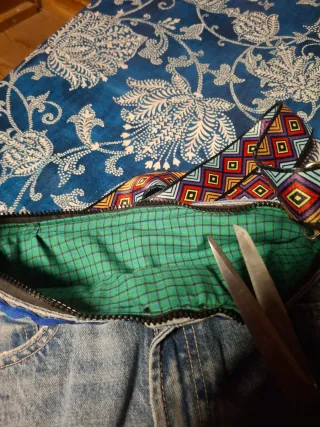 Bolso vaquero con correa multicolor