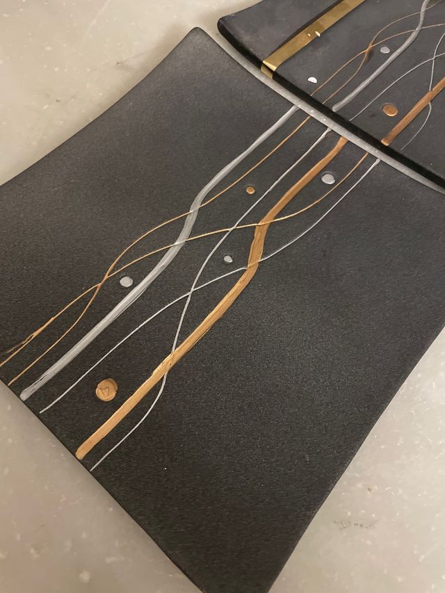 2 Bandejas decorativas negras con detalles dorados