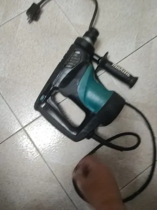 Martillo Percutor Makita HR2810