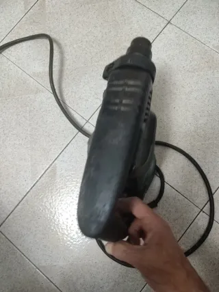 Martillo Percutor Makita HR2810