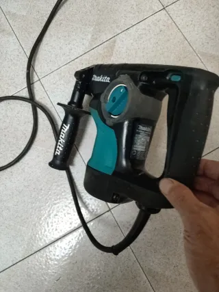 Martillo Percutor Makita HR2810