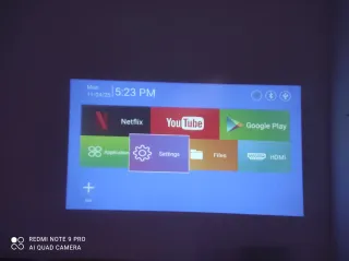 Proyector LED Smart TV Blanco