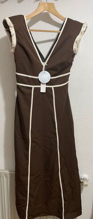 Vestido Lady Pipa marrón con etiqueta