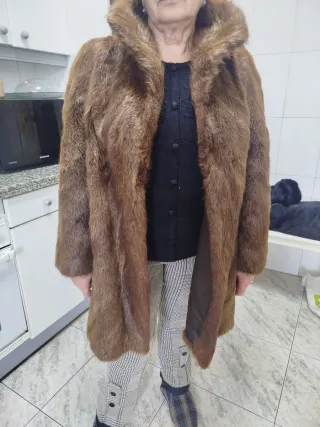 Abrigo corto marrón