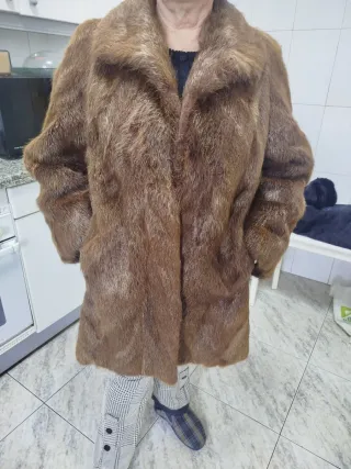 Abrigo corto marrón