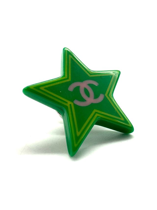 Pin Chanel Estrella Verde
