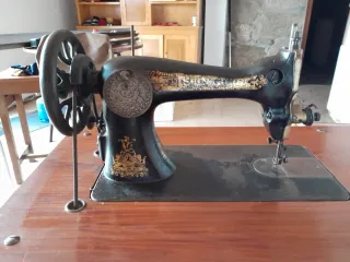 Máquina de coser antigua
