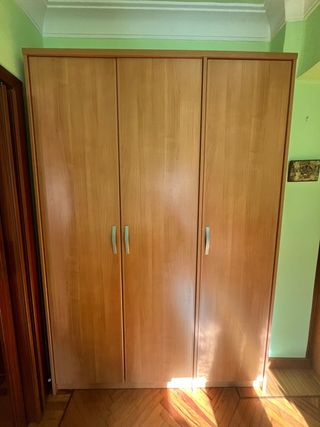 Armario de madera 3 puertas