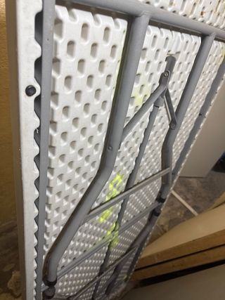 Mesa UMOZ de plástico beige