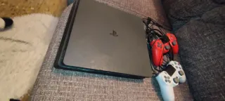 PS4 (PlayStation 4) Negra + 2 Mandos