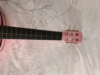 Guitarra rosa infantil
