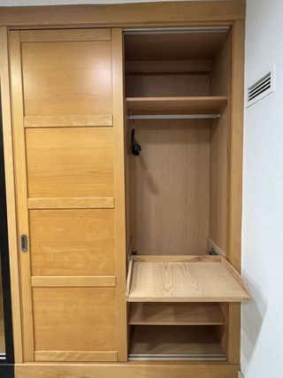 Armario puertas correderas madera