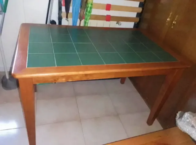 Mesa de madera maciza castaño con tablero de cerám