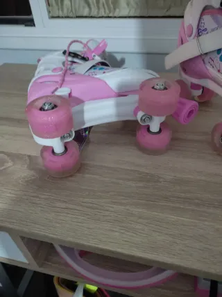 Patines infantiles rosas y blancos