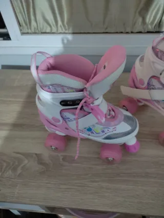 Patines infantiles rosas y blancos