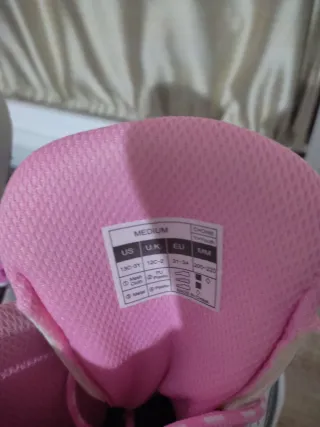 Patines infantiles rosas y blancos