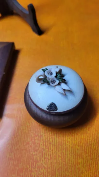 Capodimonte quadro con fiori e cofanetto