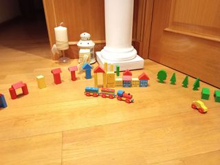 Bloques de construcción y tren infantil