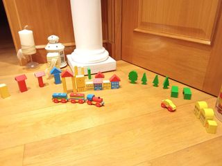 Bloques de construcción y tren infantil