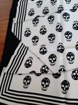 Foulard pura seta Alexander McQueen