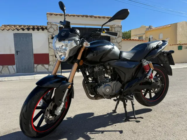 Moto negra