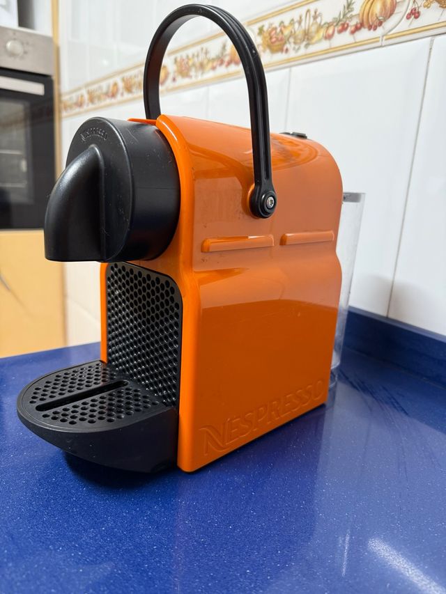 Cafetera Nespresso DeLonghi Naranja
