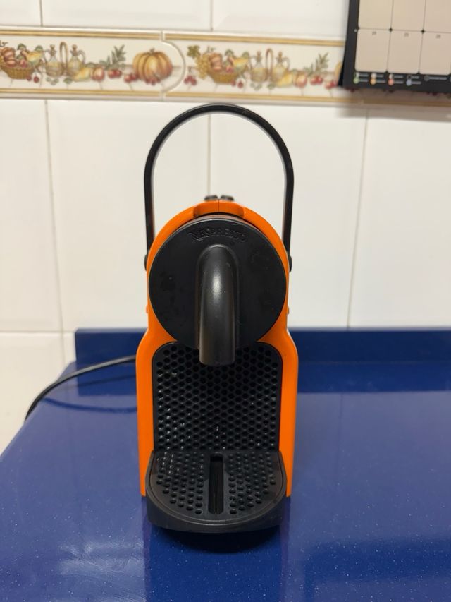 Cafetera Nespresso DeLonghi Naranja
