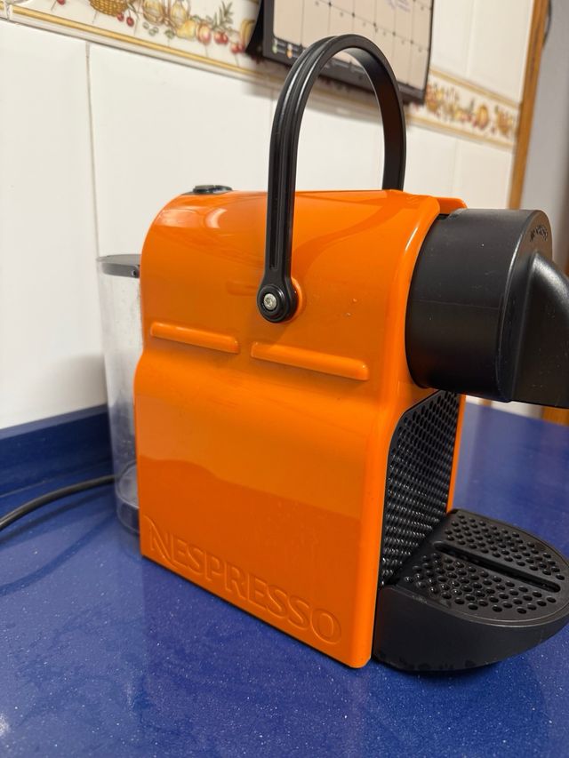 Cafetera Nespresso DeLonghi Naranja