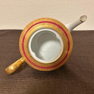 Tetera de porcelana dorada