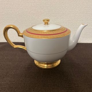 Tetera de porcelana dorada