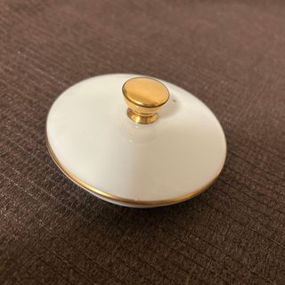 Tetera de porcelana dorada