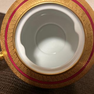 Tetera de porcelana dorada