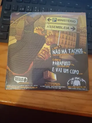Single Vira Lata Não Há Tachos , 07"
