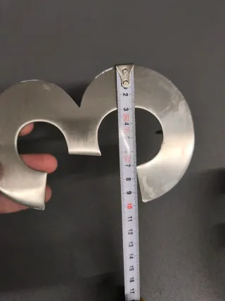 Números plateados para puerta 3 y 6