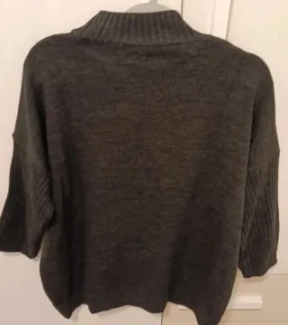 Jersey oversize gris cuello alto