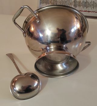Zuppiera in acciaio con mestolo