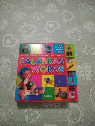 4 Libros infantiles, 2 de pestañas y 2 bilingues