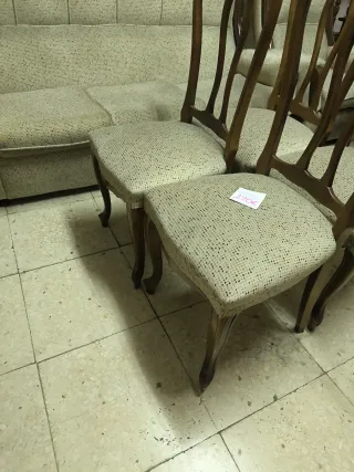 Conjunto Sofá y 6 Sillas Tapizadas