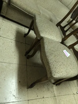 Conjunto Sofá y 6 Sillas Tapizadas