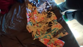 Camiseta corta diseño urbano multicolor